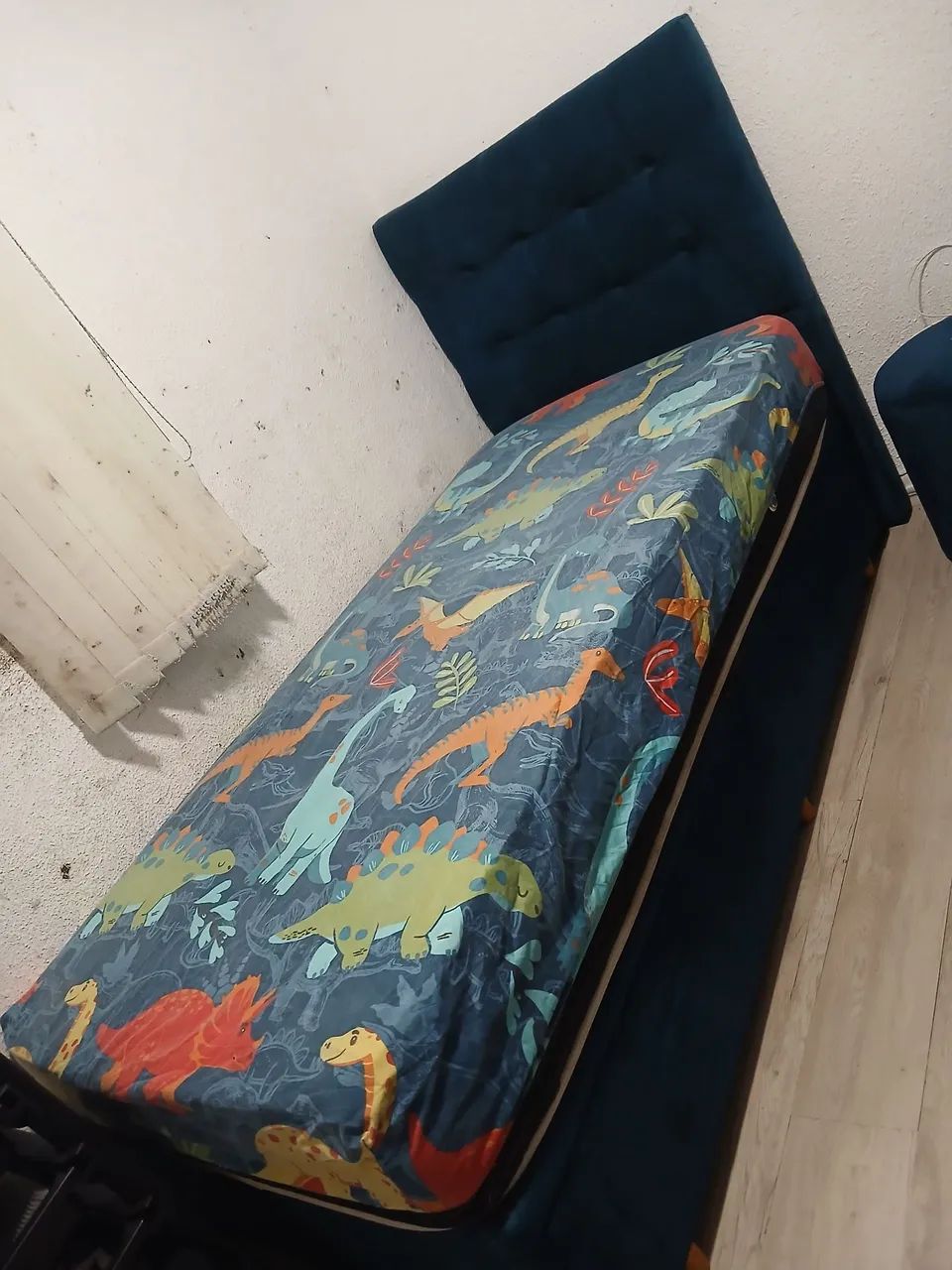 Cama box solteiro baú com a cabeceira sem o colchão 