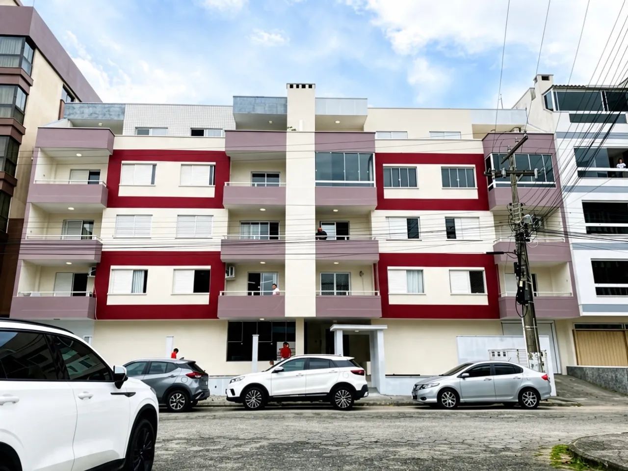 Apartamento Amplo (147m2), 2 quadras do mar, Ótima localização, Mar Grosso - Laguna 