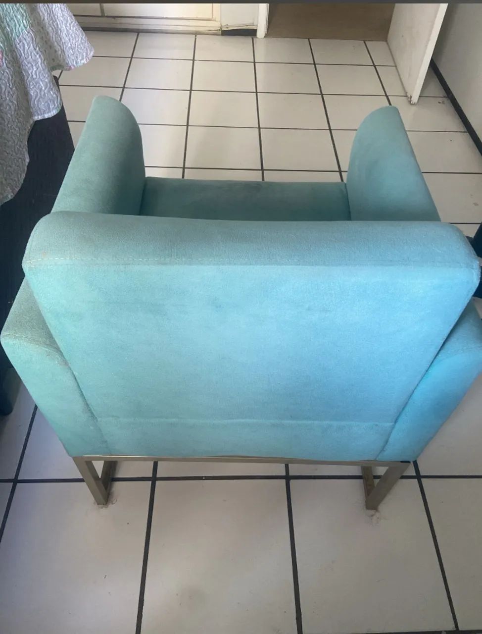 Cadeira decorativa azul turquesa  - Foto 2