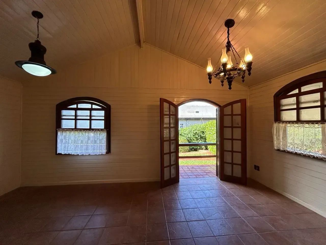 Casa com piscina e espaço gourmet com preco de oportunidade. - Foto 2