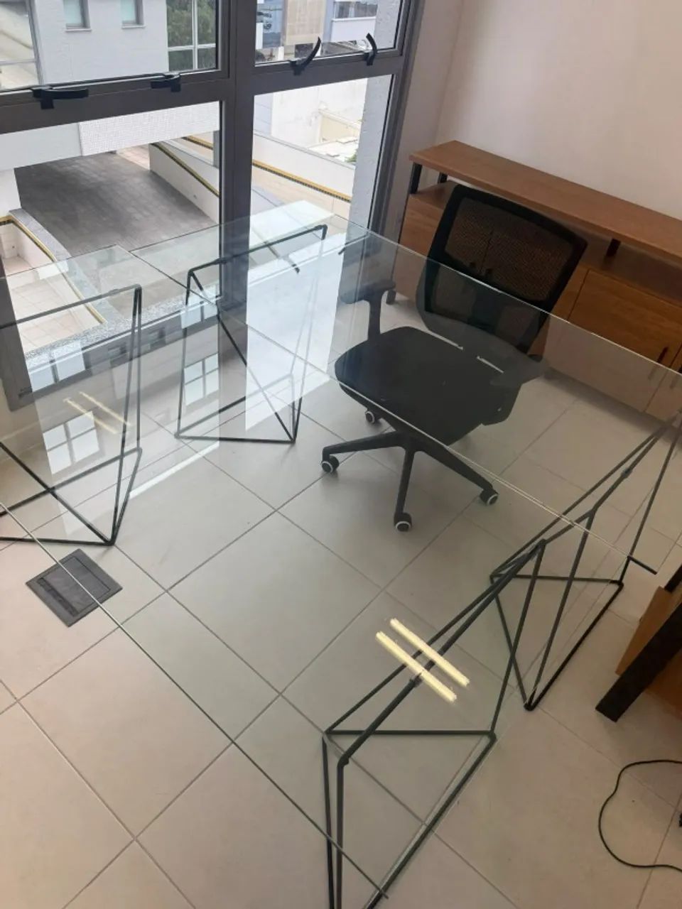 Mesa de escritório de vidro - Foto 3