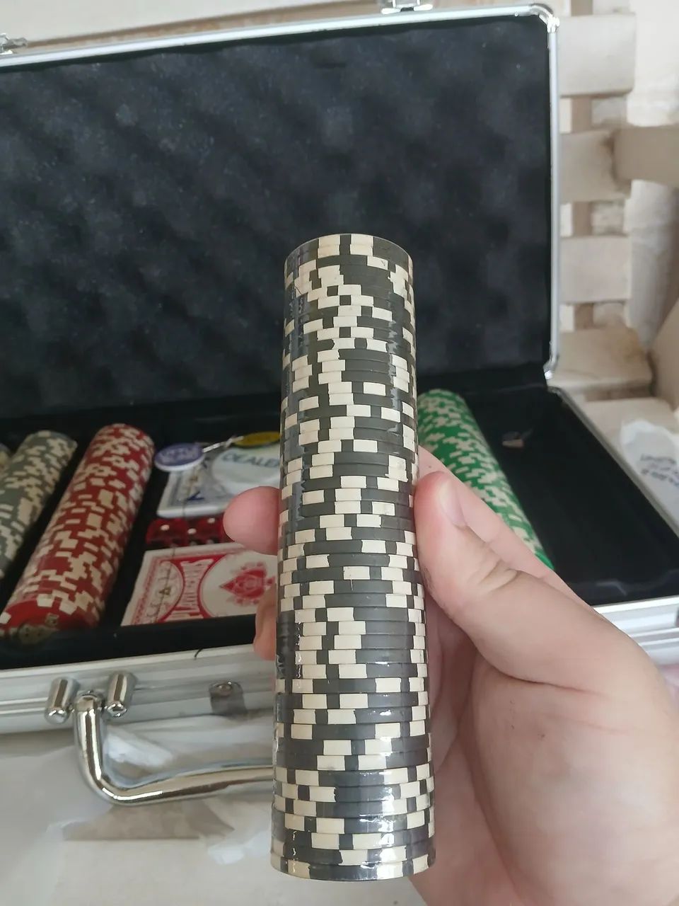Maleta de Poker 300 Fichas Numeradas e Lacradas - Foto 5