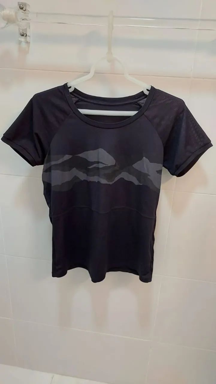 Blusa Feminina Track Filo.Tamanho M.Novissima.Busro 59cm;Alrura62cm.