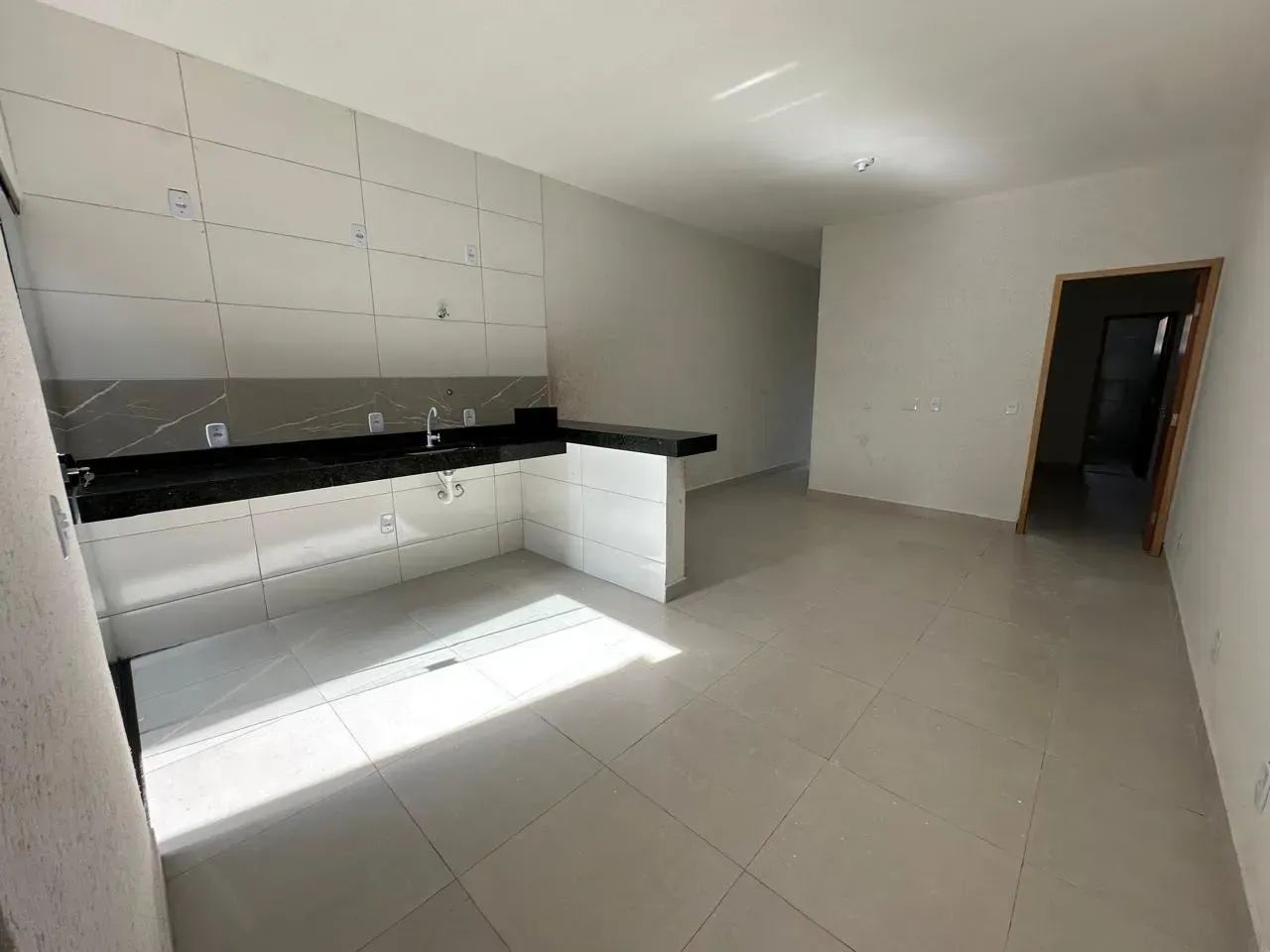 Casa no Setor Parque Eldorado Oeste: Mais Que um Imóvel, Seu Próximo Capítulo em Goiânia! - Foto 2