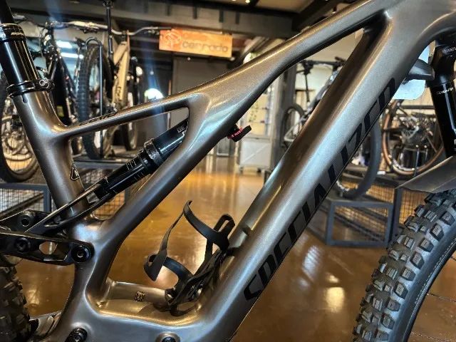 Bicicleta Seminova Specialized Turbo Levo Comp Carbon - Foto 4
