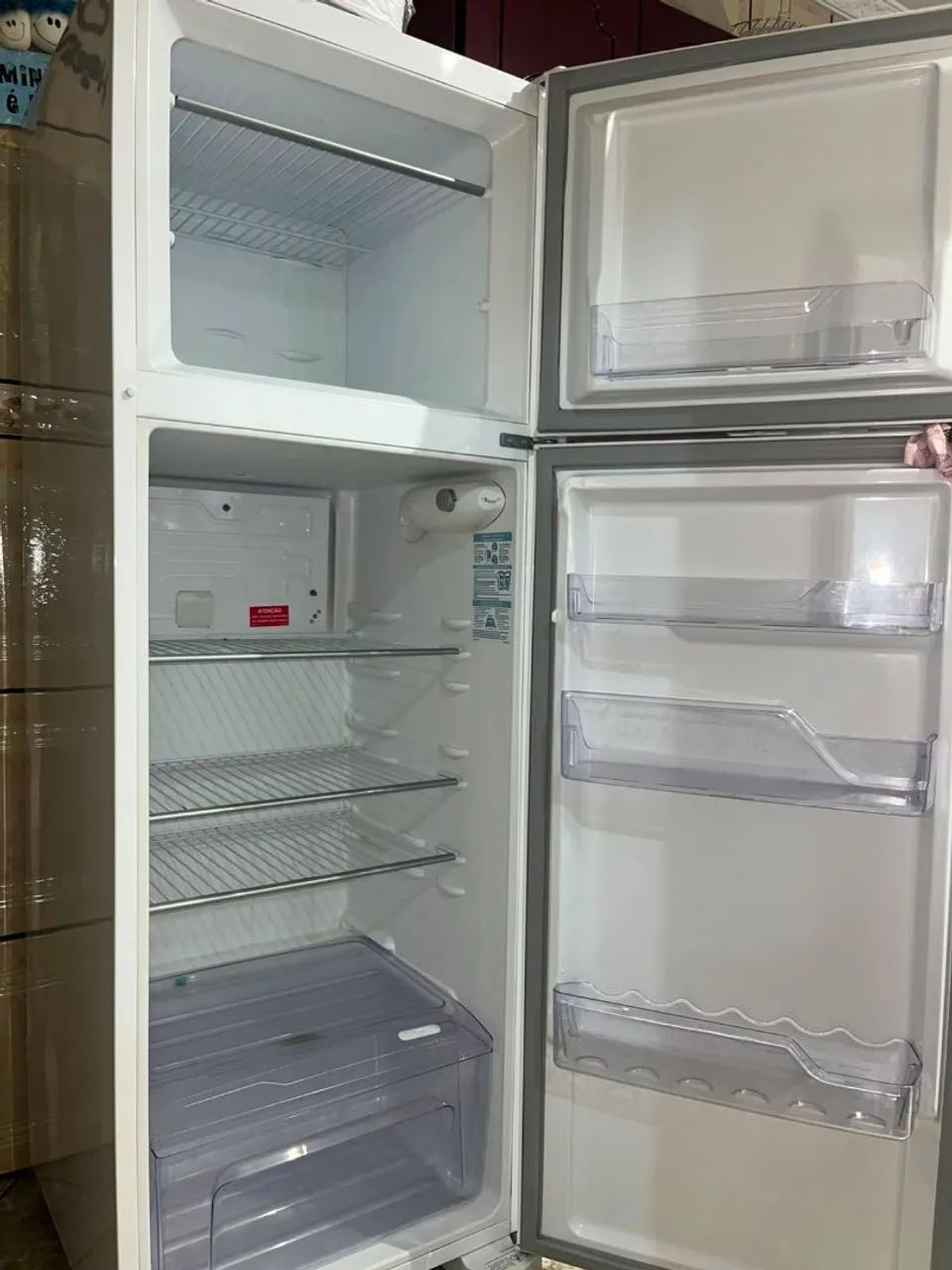 Geladeira semi nova pouco uso  - Foto 2