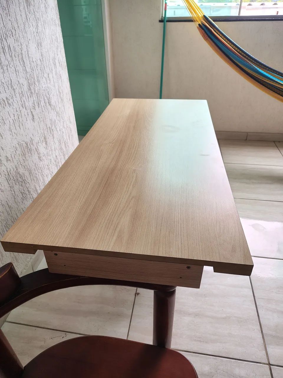 Mesa de canto com 3 gavetas  - Foto 4