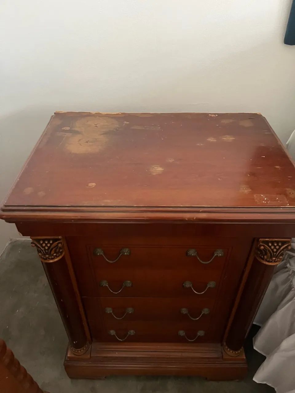 Mesa de Cabeceira de Madeira 