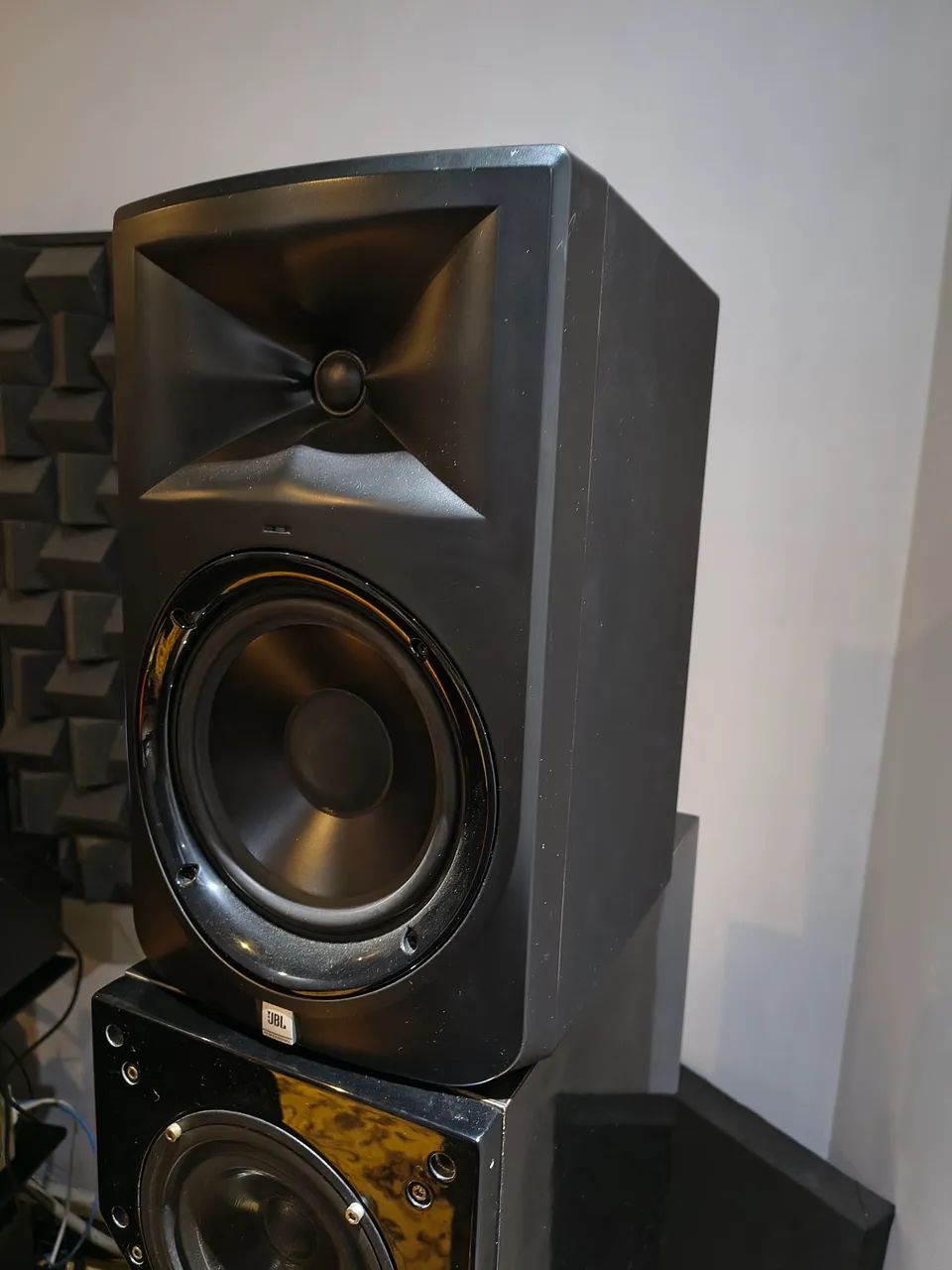 Par de Monitores de Áudio JBL LSR 308 (8 polegadas) - Impecável