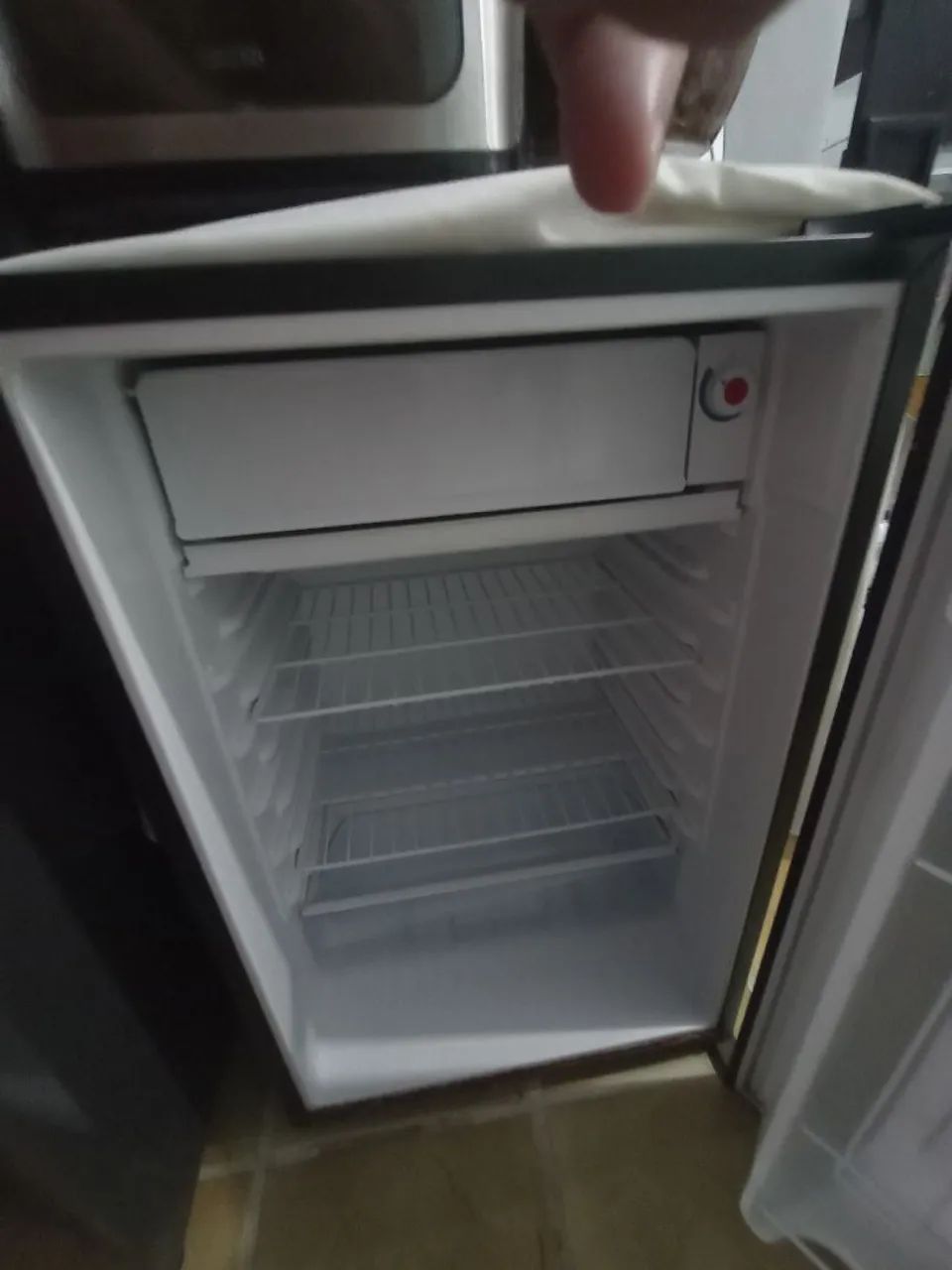 Frigobar preto  - Foto 4