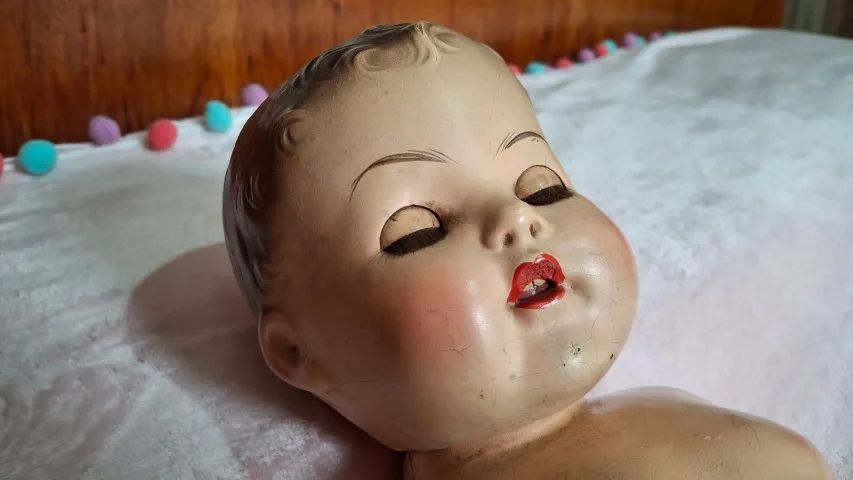 BEBÊ ANTIGO 53 CM - OLHOS DE VIDRO QUE ABREM E FECHAM - DÉCADA 40/50  - Foto 5