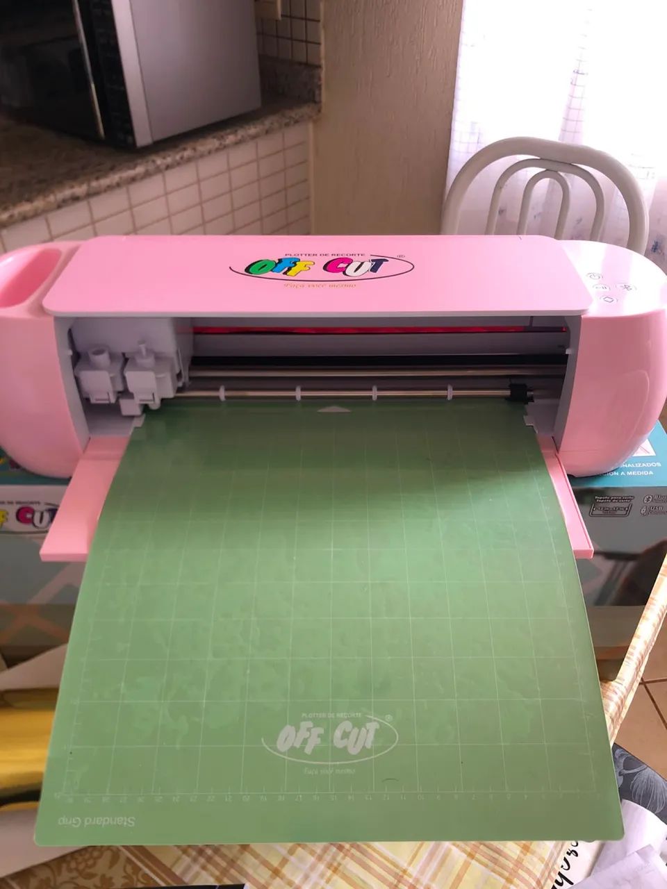 Plotter de Recorte Off Cut Rosa - Nova, Nunca Usada + Acessórios - Foto 4