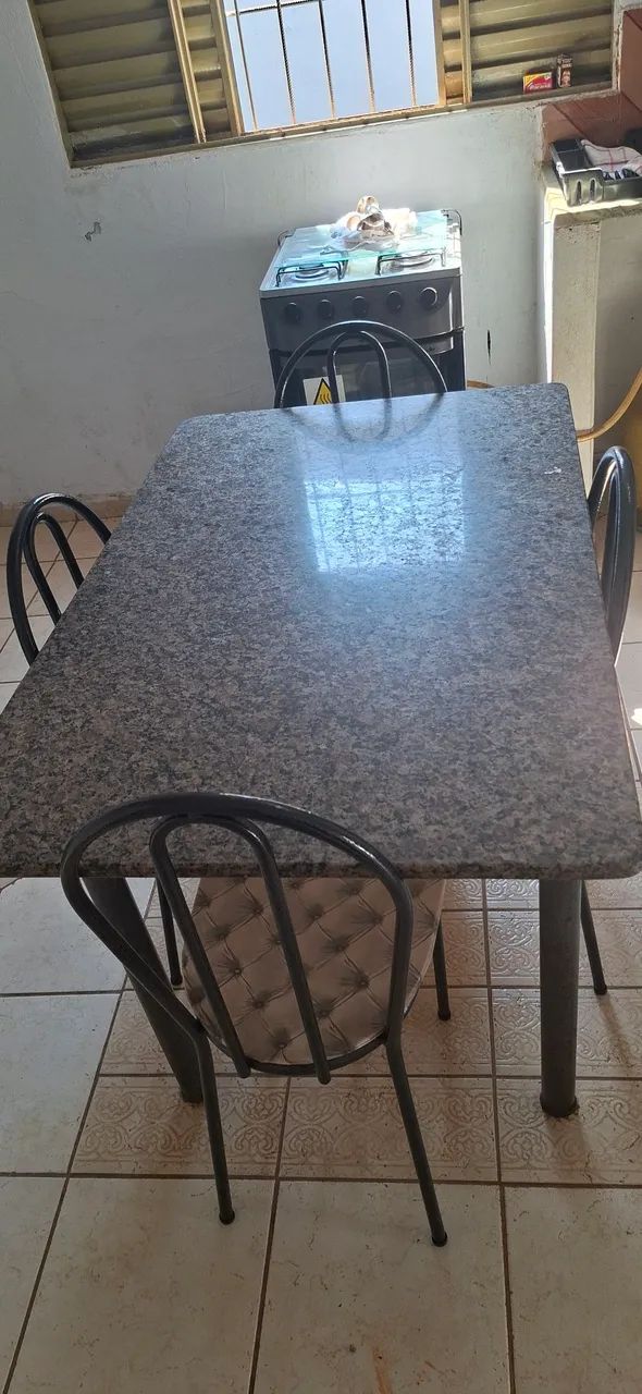Mesa de Granito com 4 Cadeiras - Foto 2