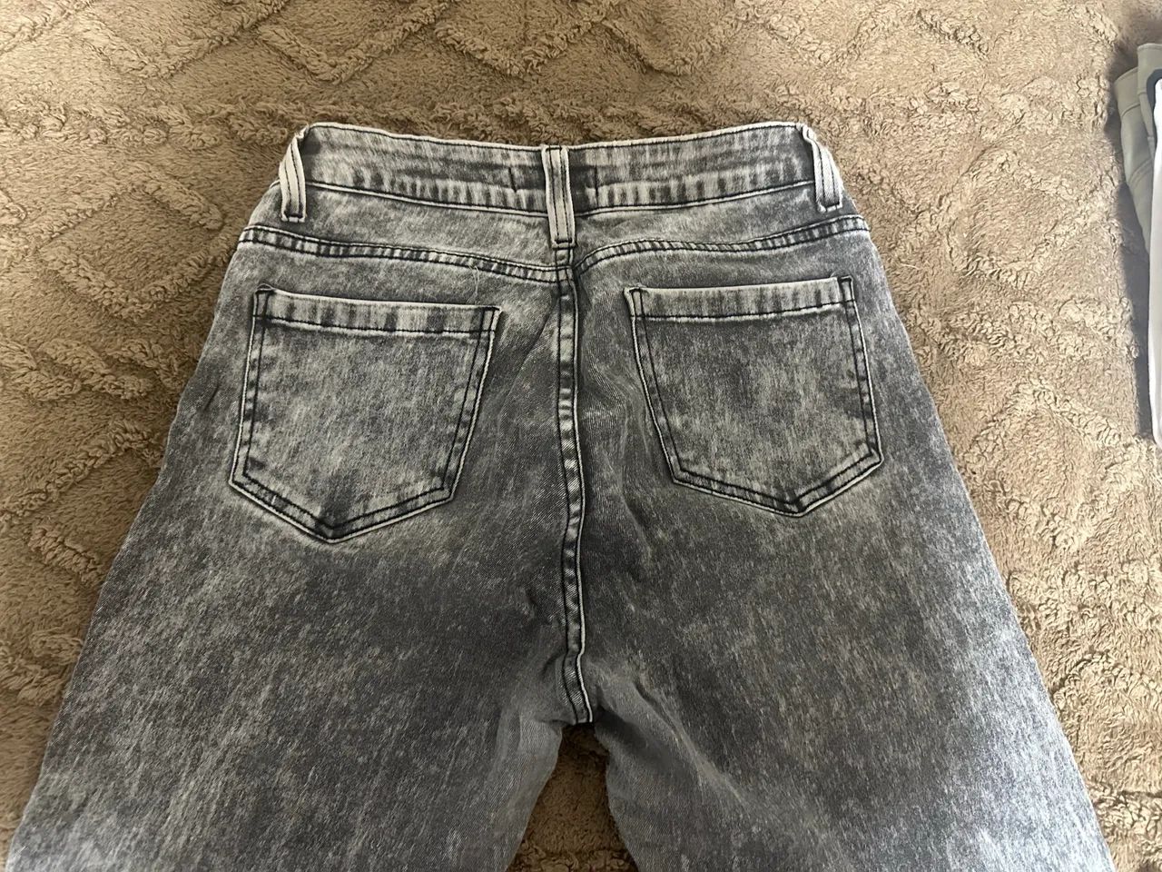 calça jeans cinza e preta 38 - Foto 2