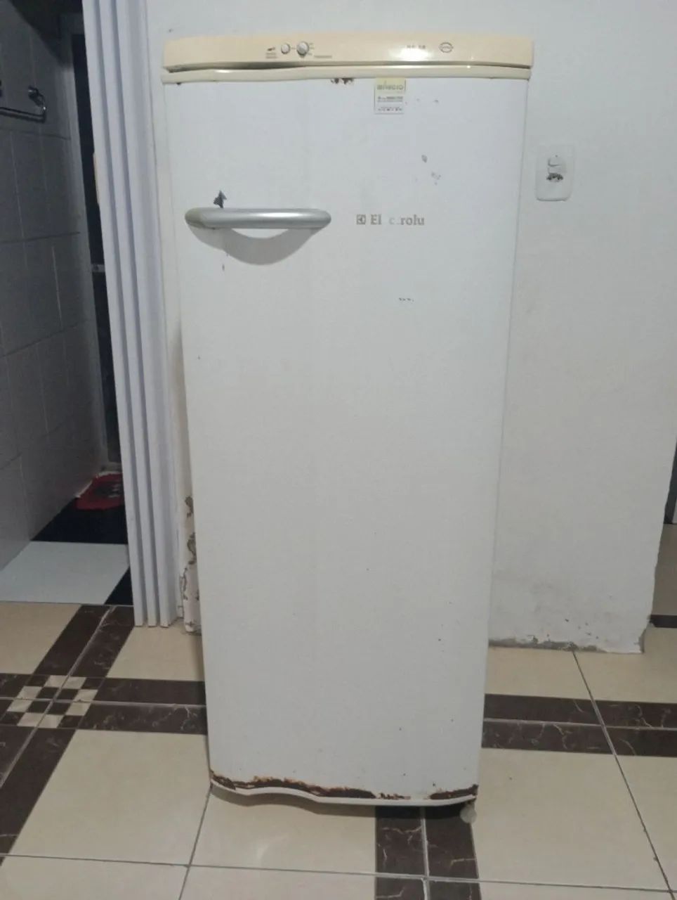 Vende -Se Geladeira Electrolux 150