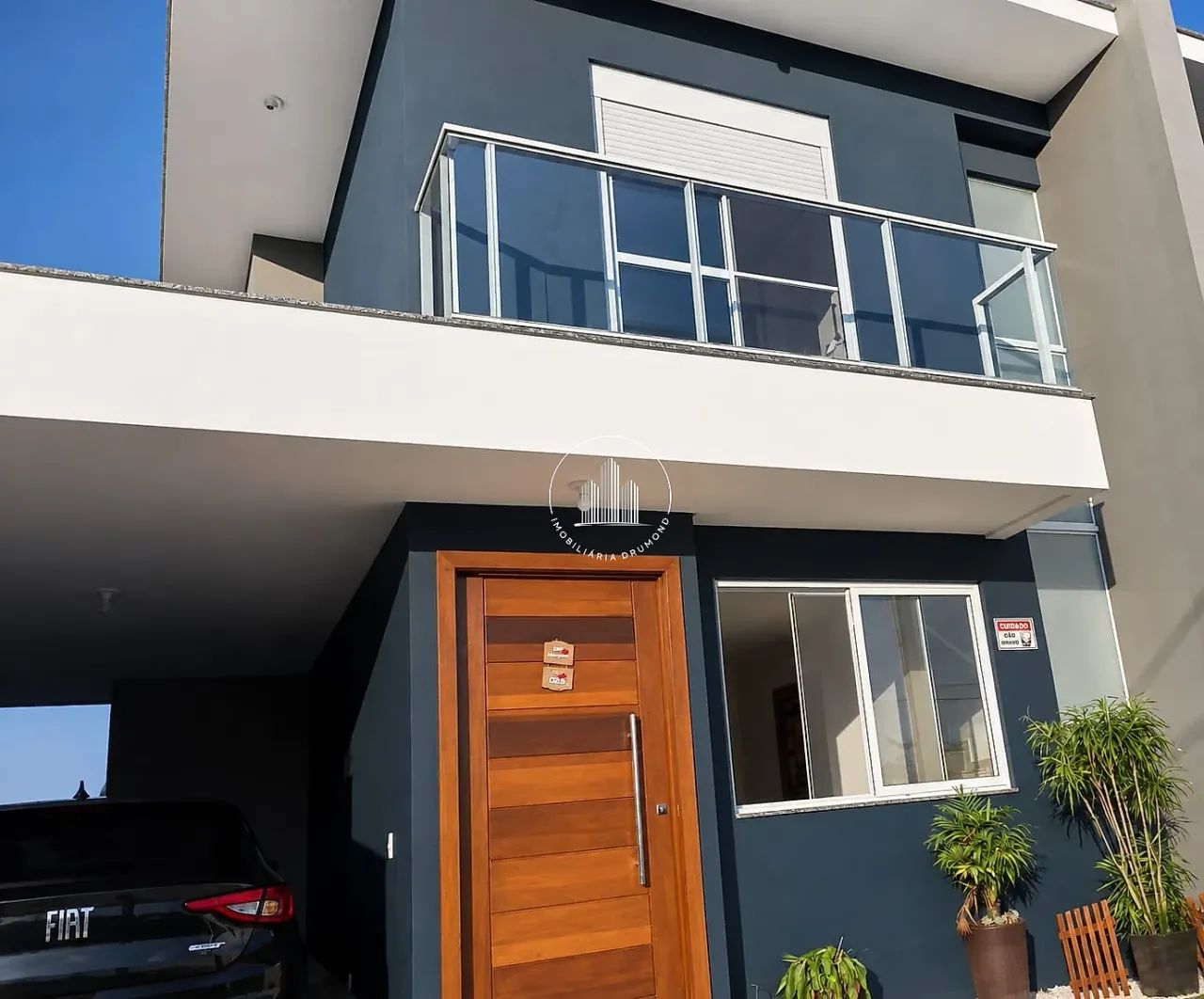 Sobrado Geminado 3 Quartos com 1 Suíte e 135m² - Carianos