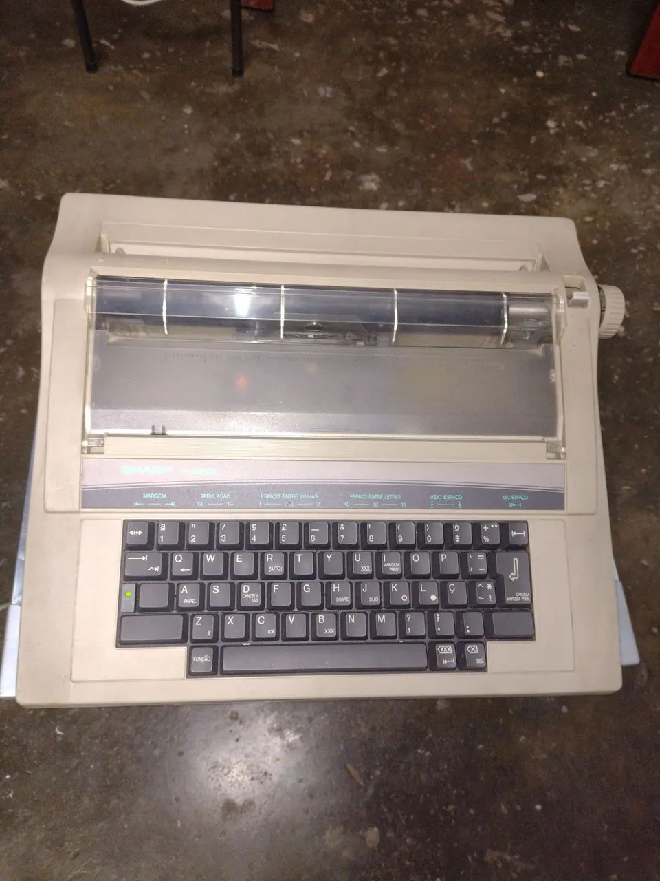Máquina de escrever Sharp 