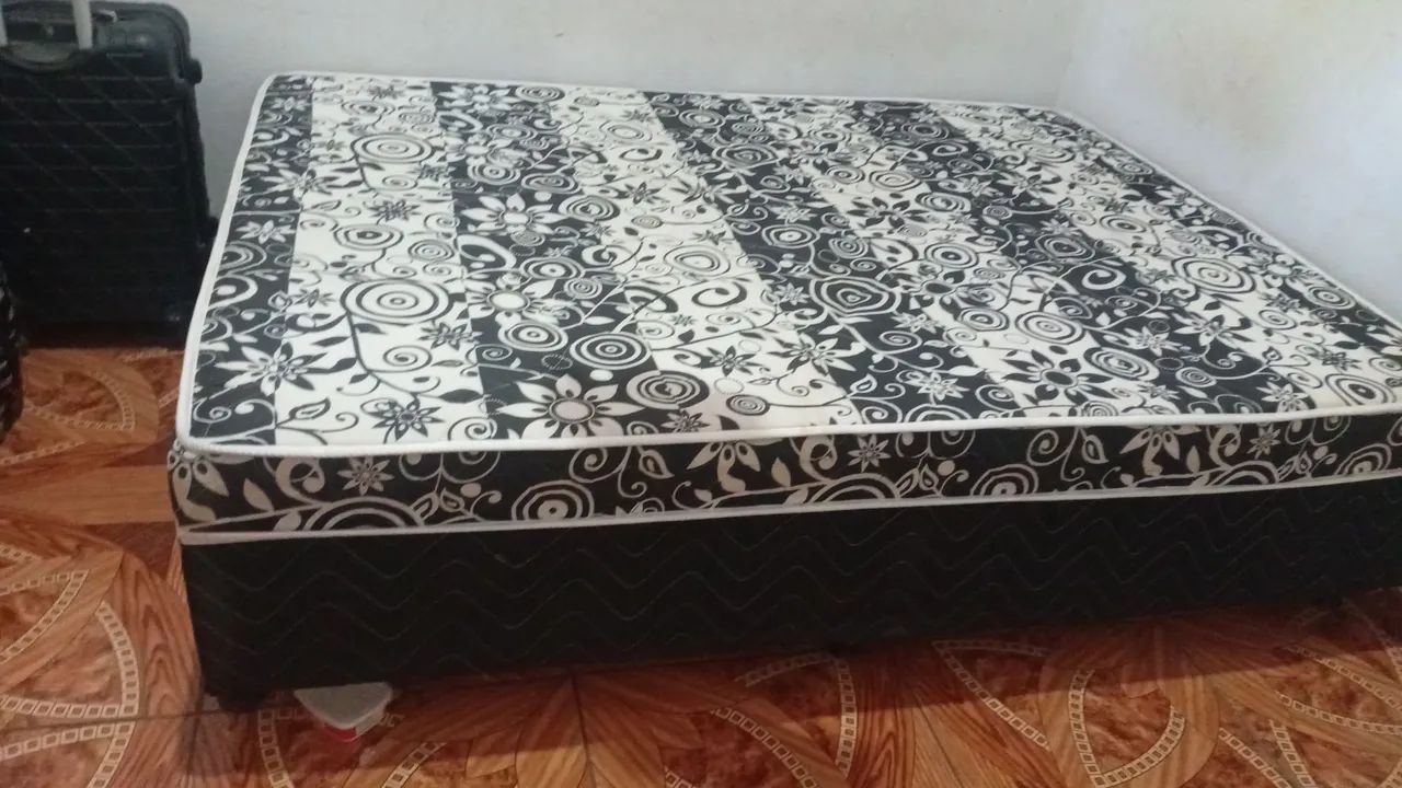 Cama semi nova 