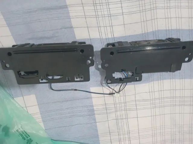 vende-se um par de alto falantes de tv lg 32ln5400