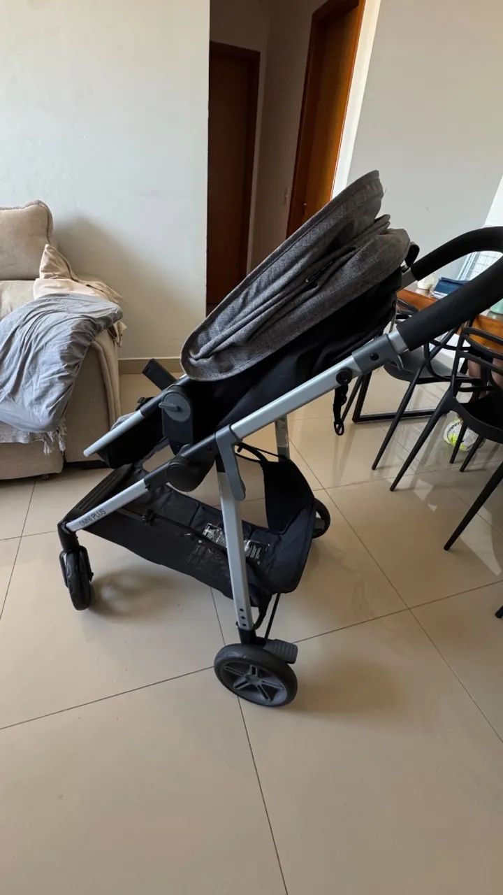 Carrinho de bebê com bebê conforto e base para carro  - Foto 2