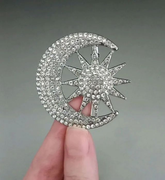 Broche de Lua e Sol Cor Prata com Strass (novo)