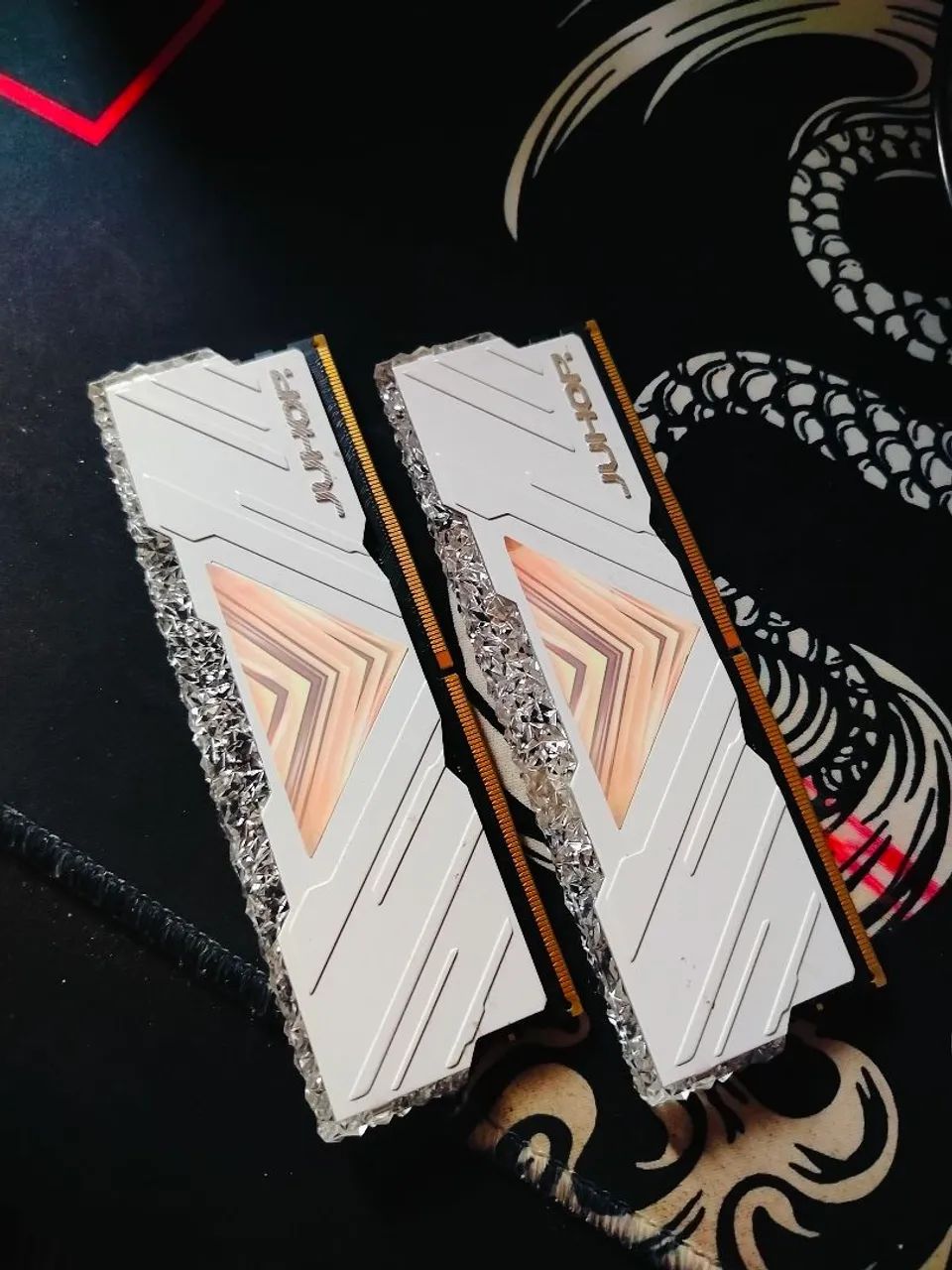 Memória RAM RGB Juhor DDR4 16GB (2x8GB) 3200MHz - Branca/Cristal