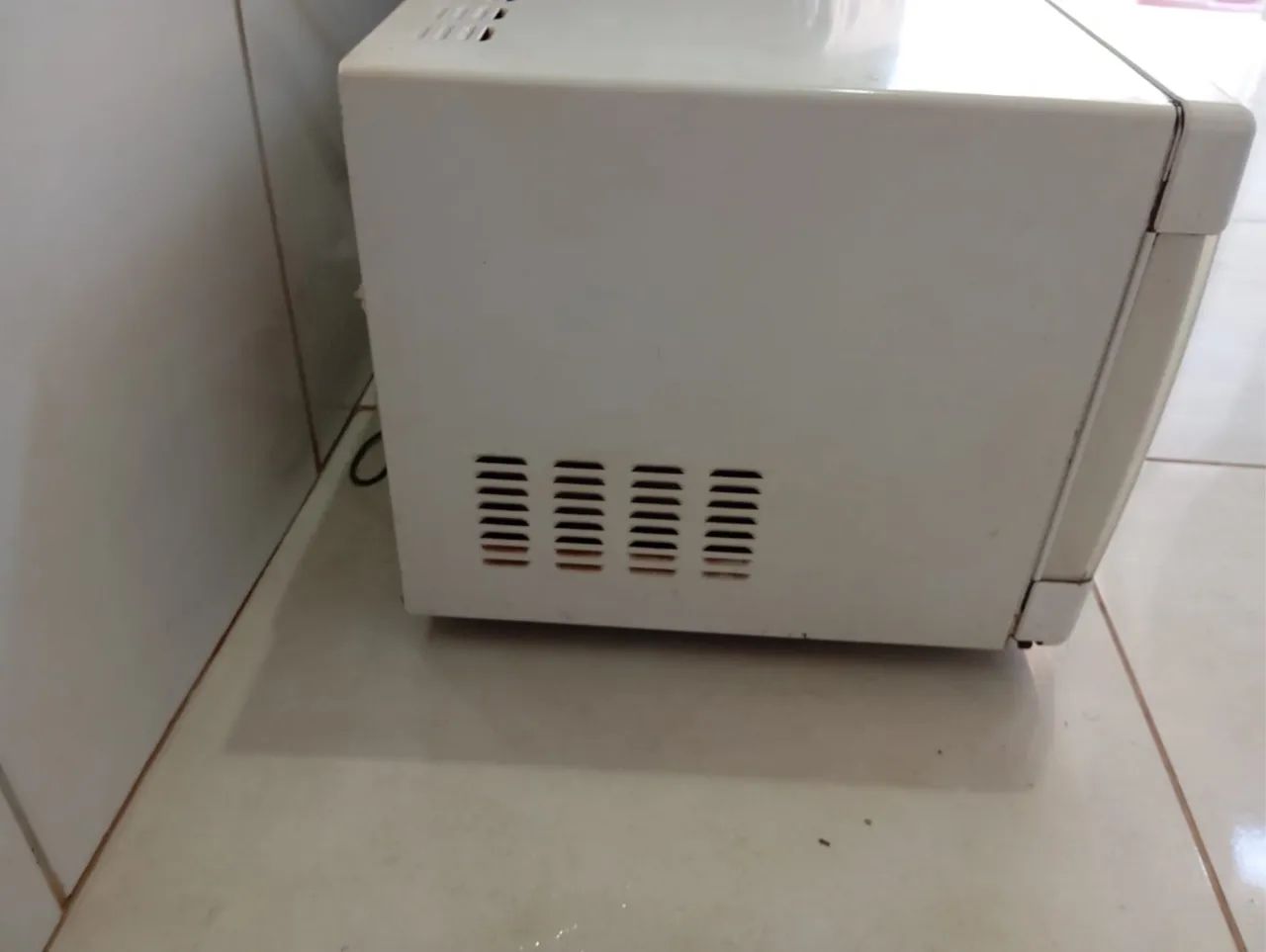 Vendo microondas usado e com detalhes.Funcionando! - Foto 2