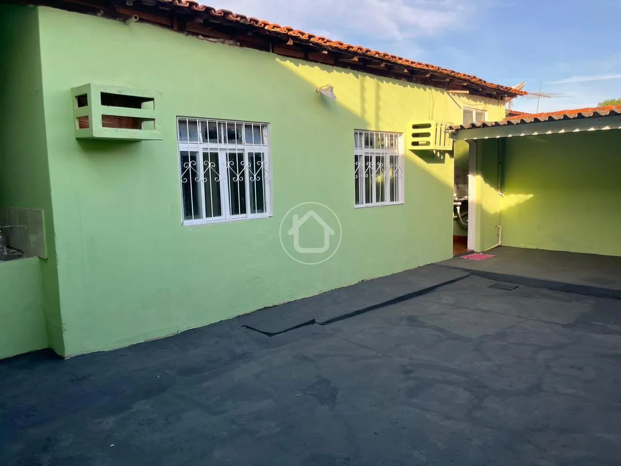 CASA COM SUÍTE NO JARDIM UNIVERSITÁRIO