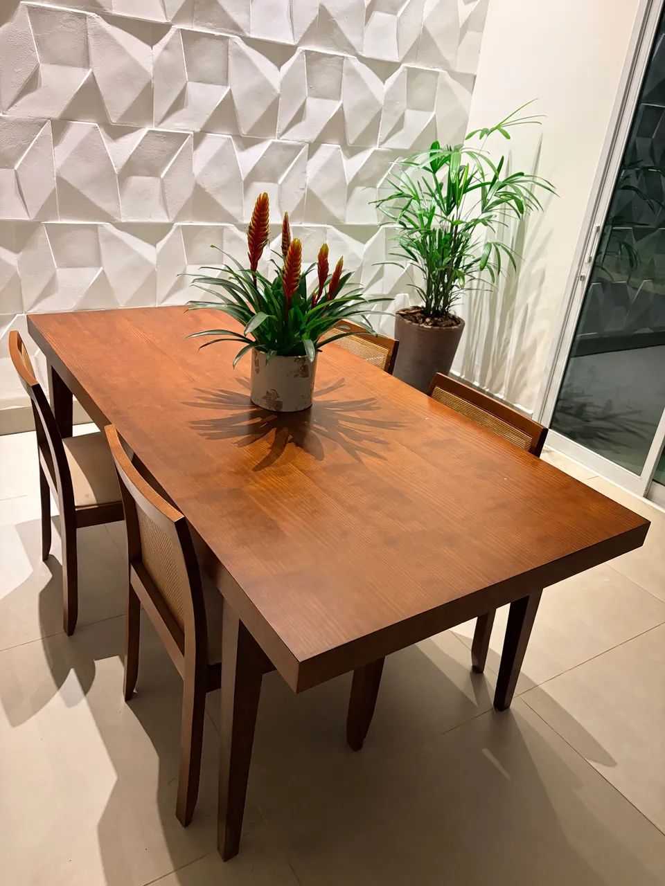 Mesa com 4 cadeiras