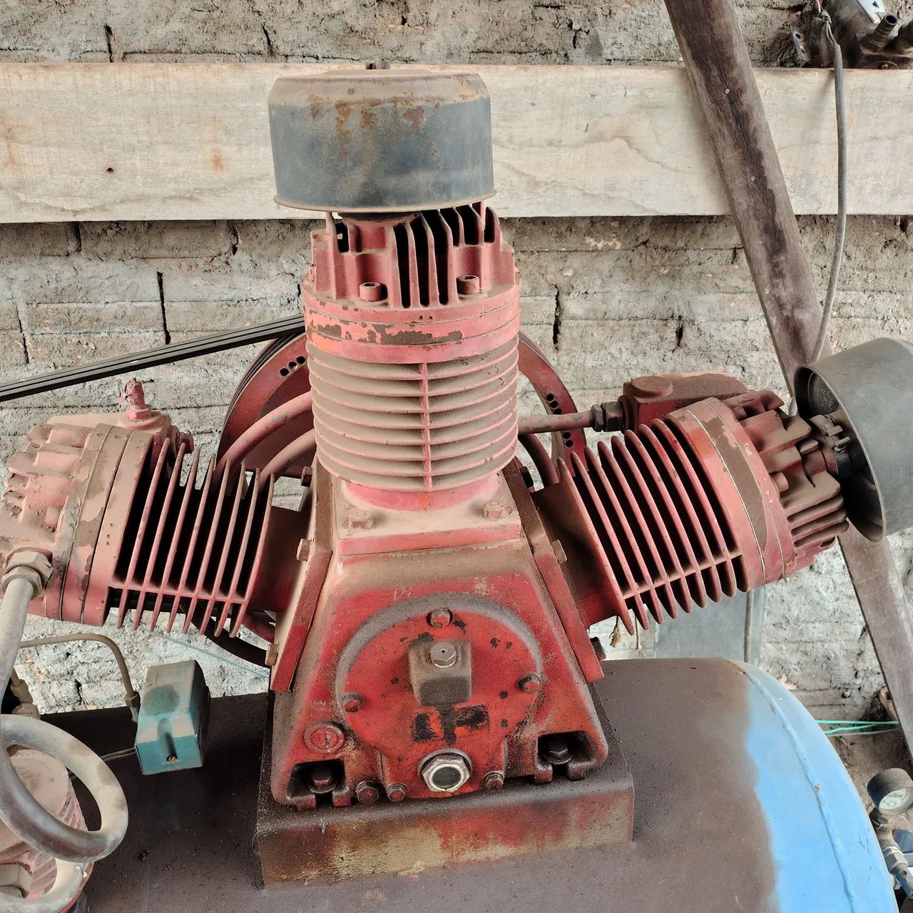 Vendo este compressor de ar de 250 libras  - Foto 2