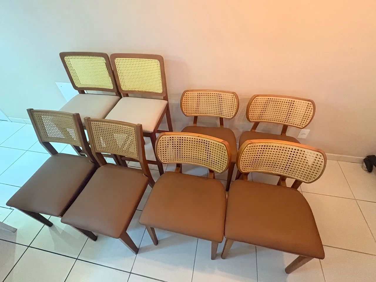 Conjunto de cadeiras e banquetas - Foto 2