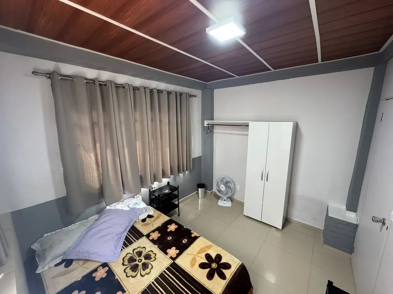 Alugo quarto privado com cozinha e banheir