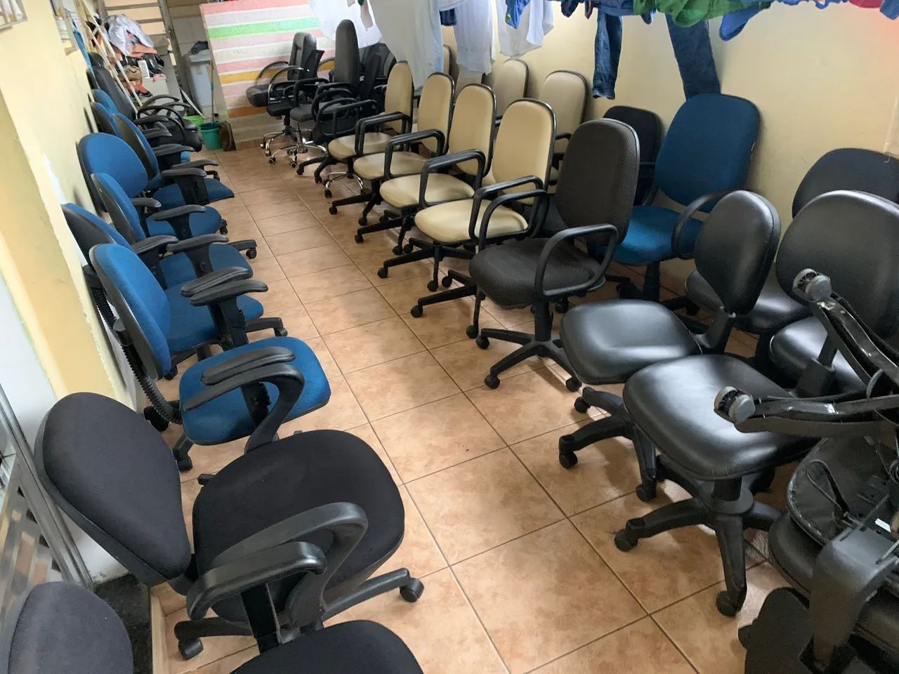 Cadeiras de escritório diversas  - Foto 2
