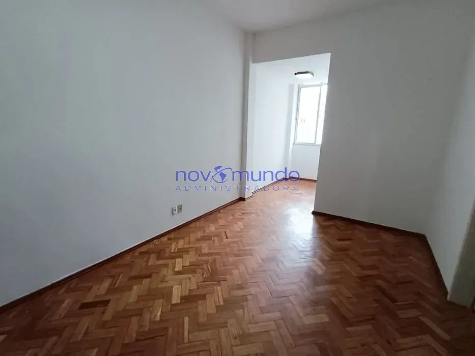 EXCELENTE APARTAMENTO QUARTO E SALA EM COPACABANA - Foto 2