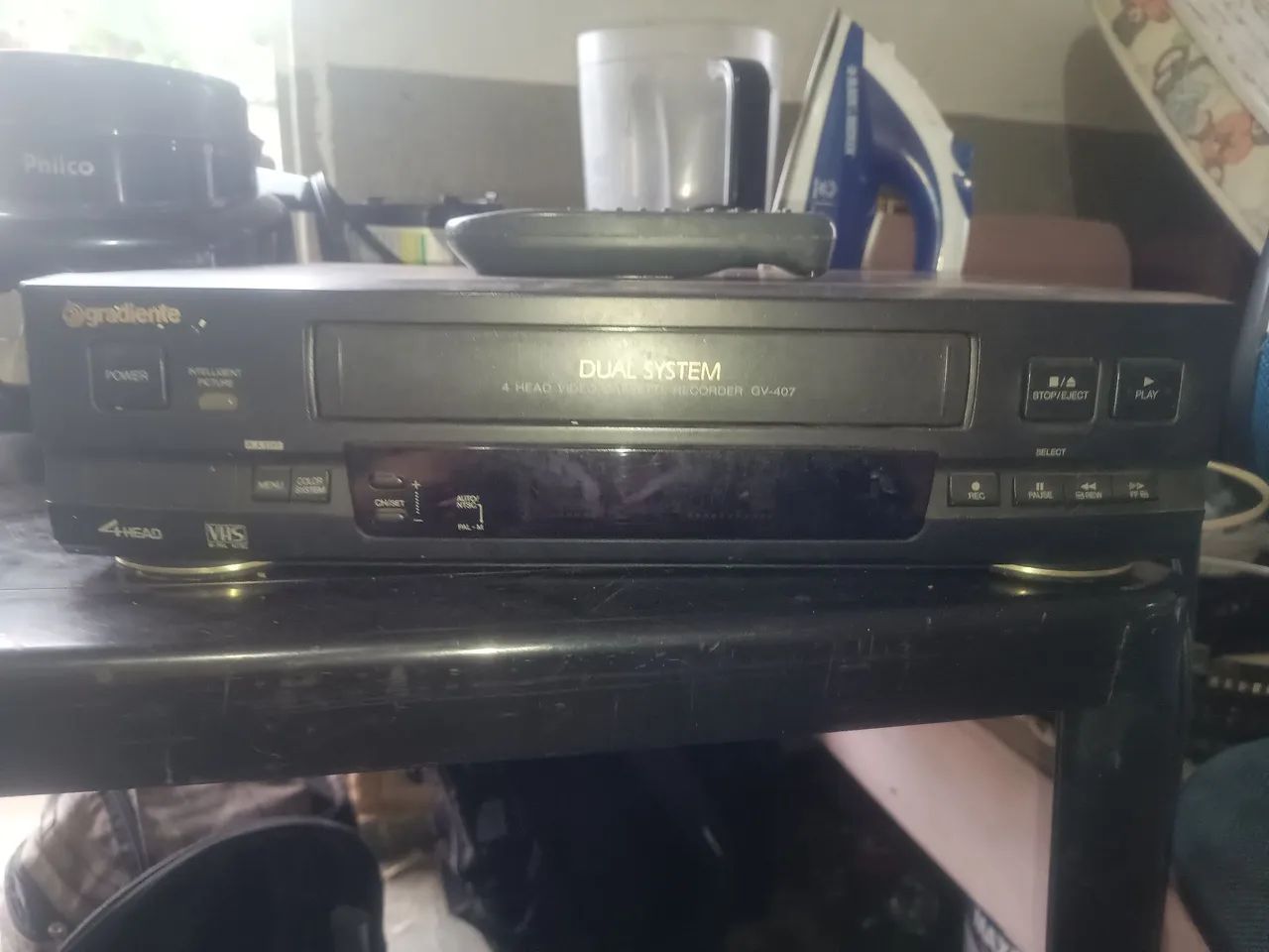 Vendo um vídeo cassete gradiente tem controle