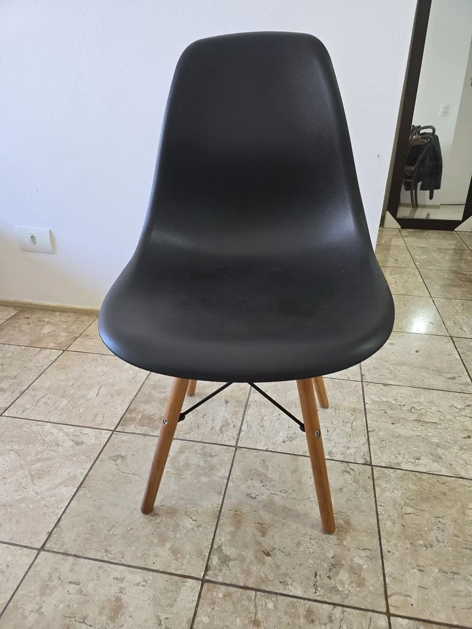 Cadeira preta. 