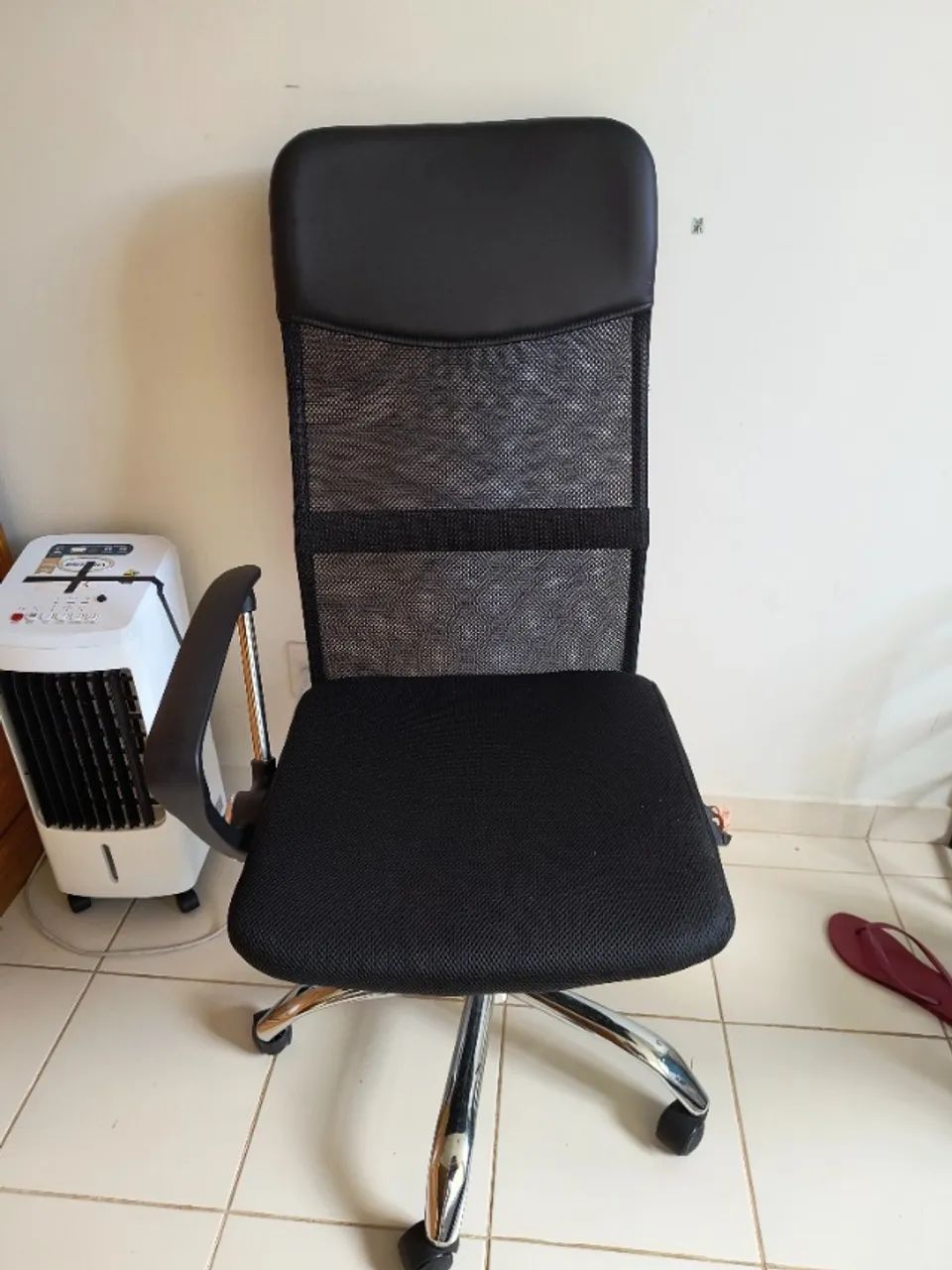 Cadeira de Escritório, tipo Presidente, com Defeito