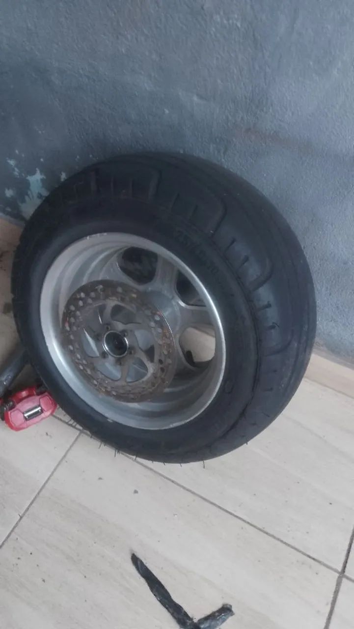  Roda dianteira de scooter 