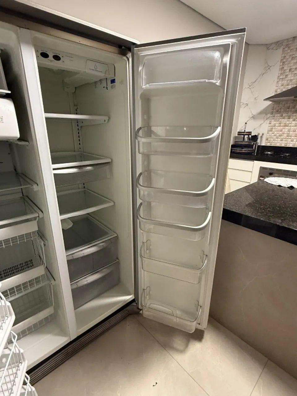 REFRIGERADOR SIDE BY SIDE ELETROLUX EXCELENTE ESTADO. - Foto 4