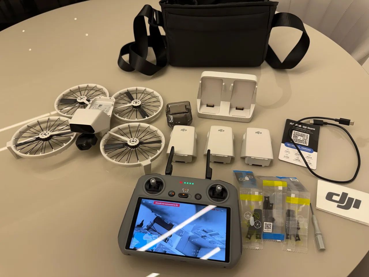 Drone DJI FLIP combo completo com menos de 5 horas de uso. 
