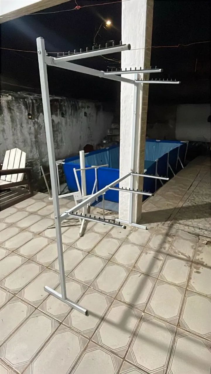 Expositor de meio de loja de roupa 