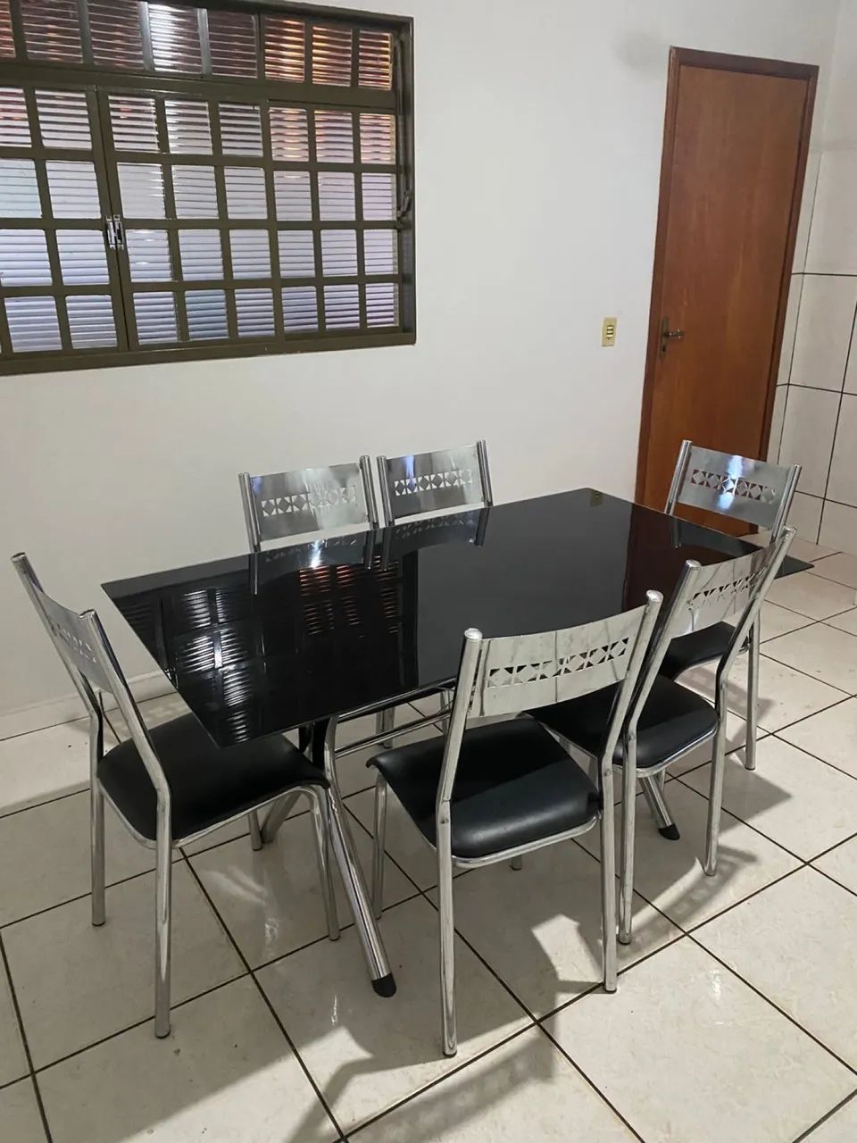 Mesa de vidro 6 cadeiras excelente estado