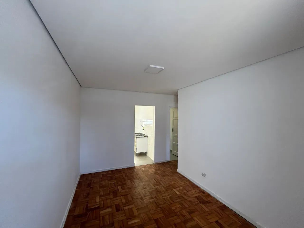 Casa com quintal grande e reformada! - Foto 2