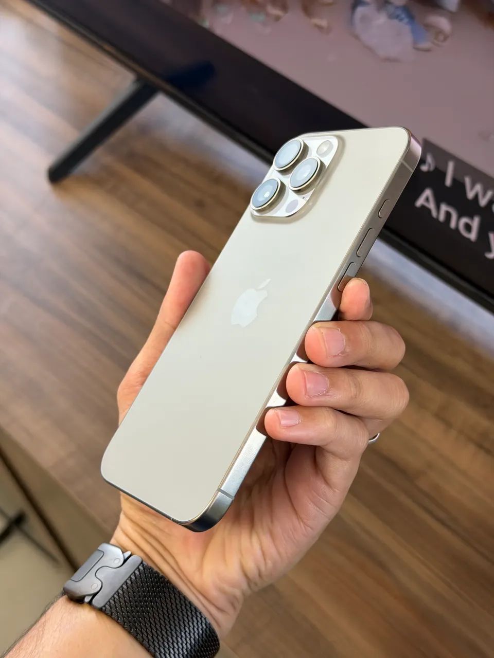 iPhone 16 Pro Max 256 Natural Garantia 6 meses  - Foto 5