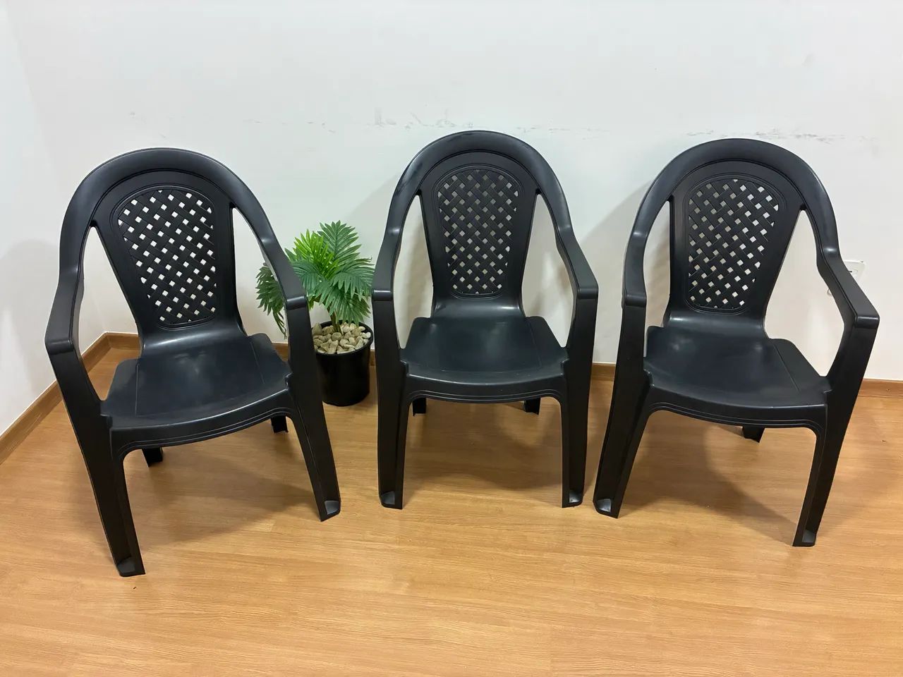 Cadeiras de plástico resistentes 