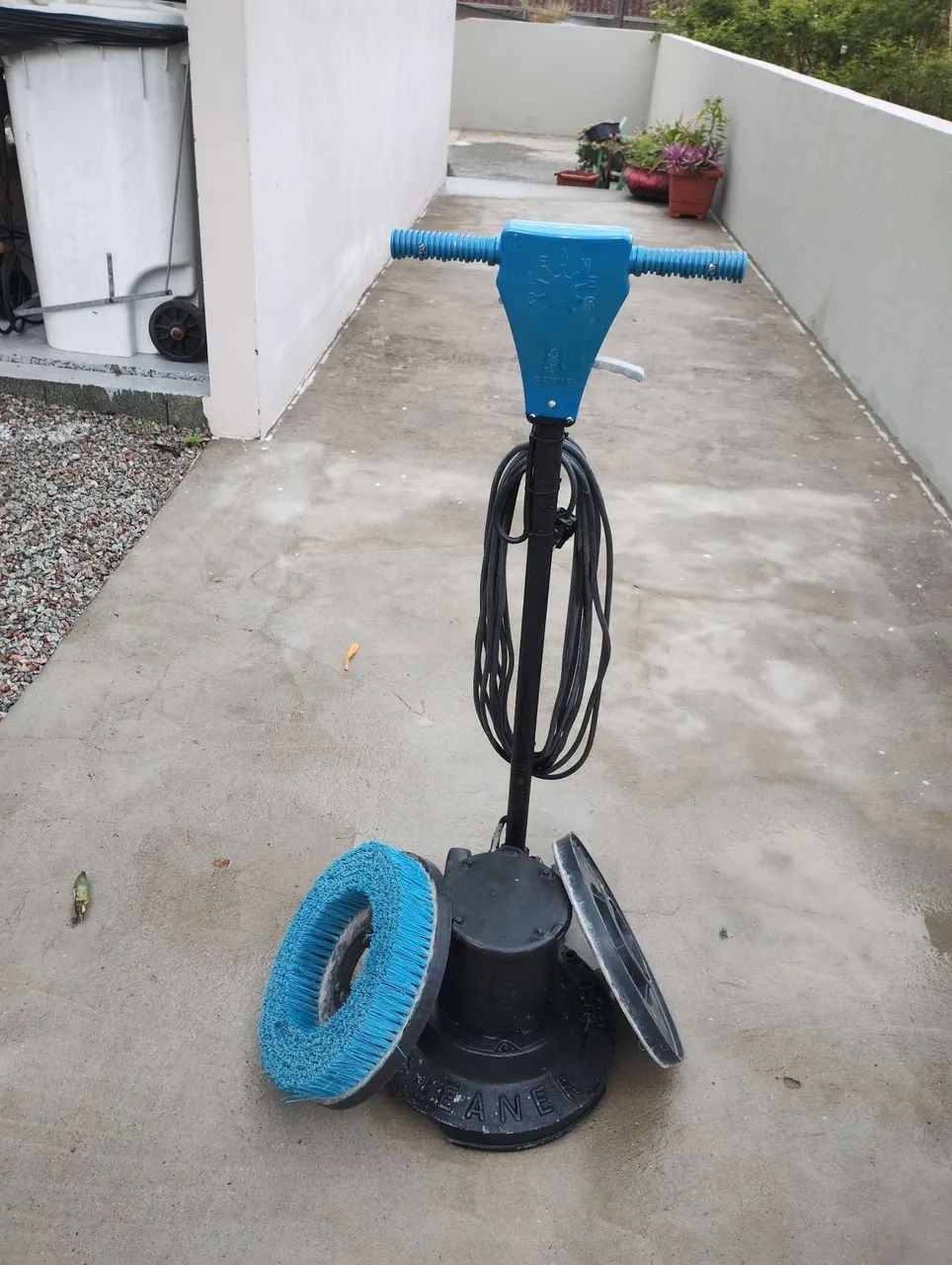 Vendo Enceradeira Industrial