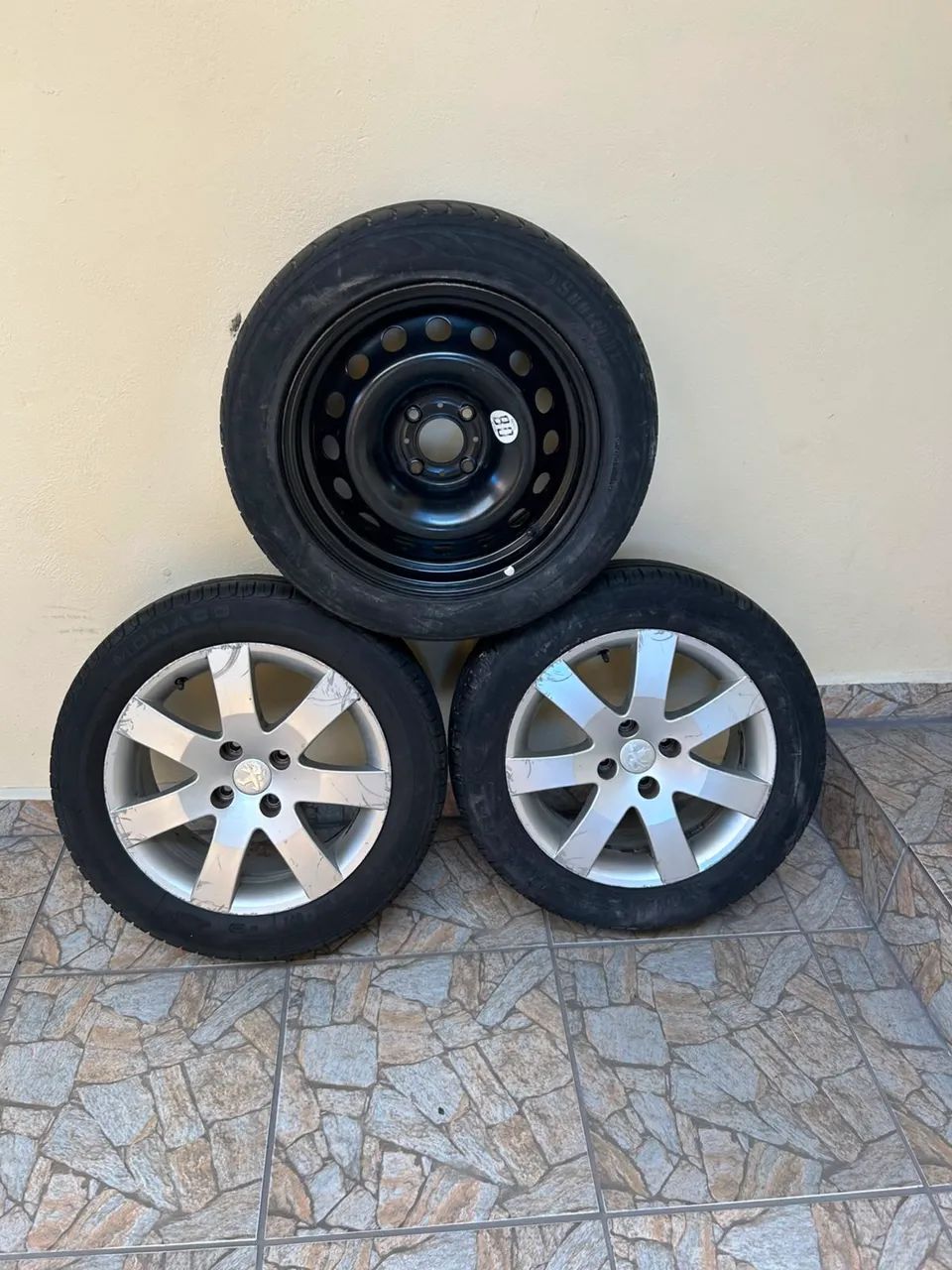 3 Pneus Aro 15 (2 Pneus + Estepe) - R$ 1.200 - Foto 5