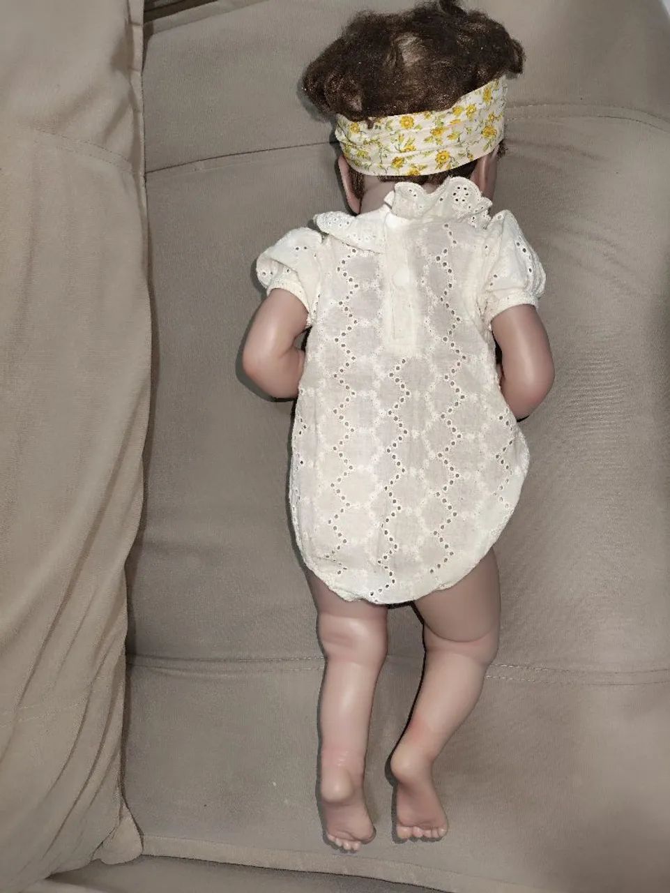 Bebê Reborn Menina - Usada e Bem Conservada - Foto 4