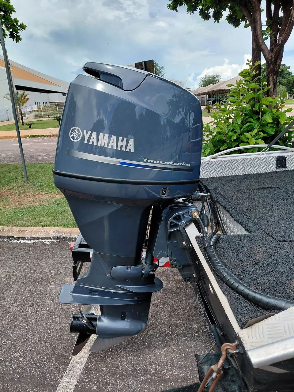 LANCHA CALAÇA "PESQUE/LAZER" DE 20 PÉS, MOTOR 90 HP YAMAHA, MUITO CONSERVADA. - Foto 11