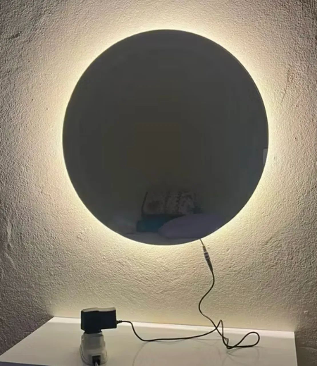 vende-se espelho redondo 50x50cm com LED luz quente e suporte, ideal p/ banheiro ou quarto